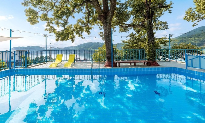 Sanyang-eup Casa | Tongyoung Blue House Spa Pension