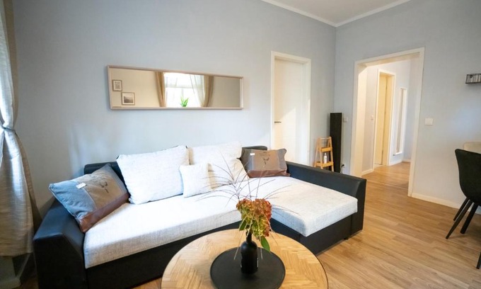 Trachau Apartamento | TONI Charming Apartment im idyllischem Villenviertel mit Netflix