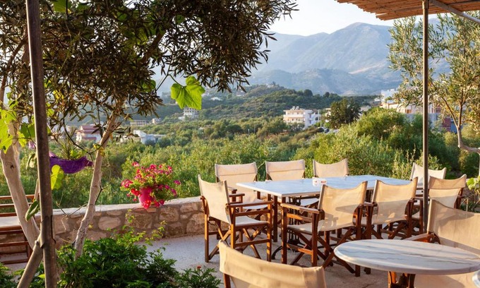 Himare Hotel | Toni Retzo Rooms