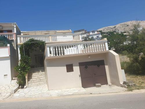 Metajna Casa | Tonica Put rive 17