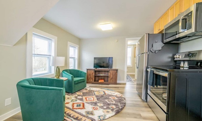Upper Village Apartamento | Tons of parking for your trailer and riding gear