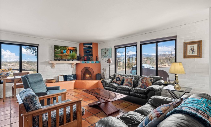 Northeast Santa Fe Hotel | TONS Of Space For Your Downtown Santa Fe Getaway