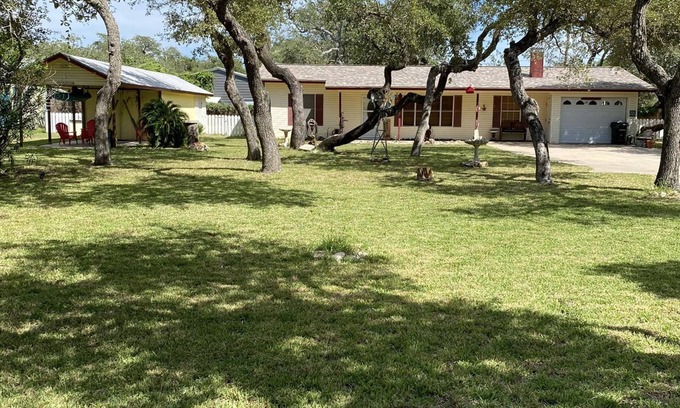 Rockport Casa | Tony's Coastal Cottage: Dog Friendly & Large Privacy Fenced Backyard!! Come Stay