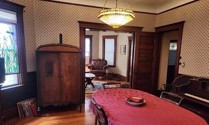 Winter Hill Apartamento | "Top 10 urban area in US" Boston & Cambridge on T lines, walk, bike "