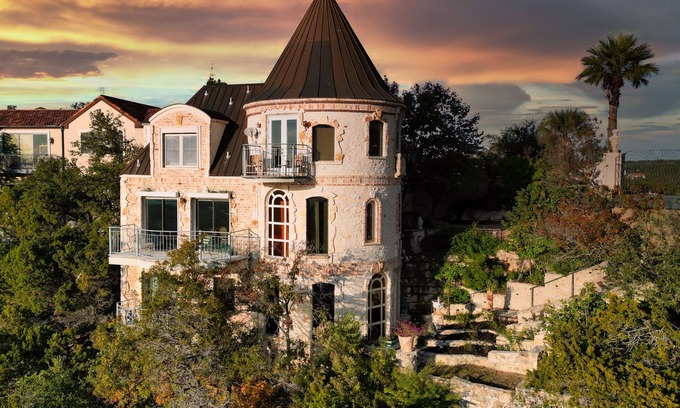 Comanche Canyon Ranch Apartamento | Romántico castillo / Winehouse ~ Muy por encima del lago Travis!