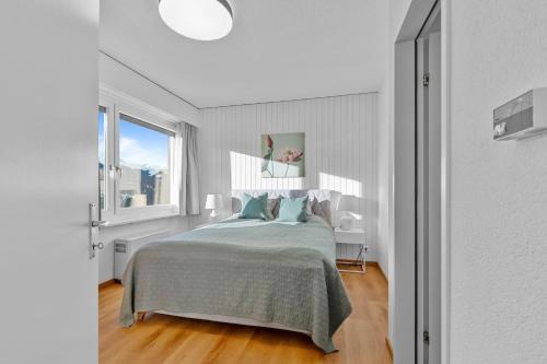 Tavanasa Apartamento | Top Aussicht mit Poolbereich in Skiregion Brigels