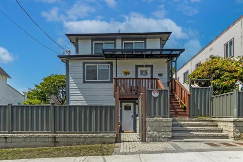 New Westminster Casa | Top choice 2-Bed 1-Bath Garden Suite