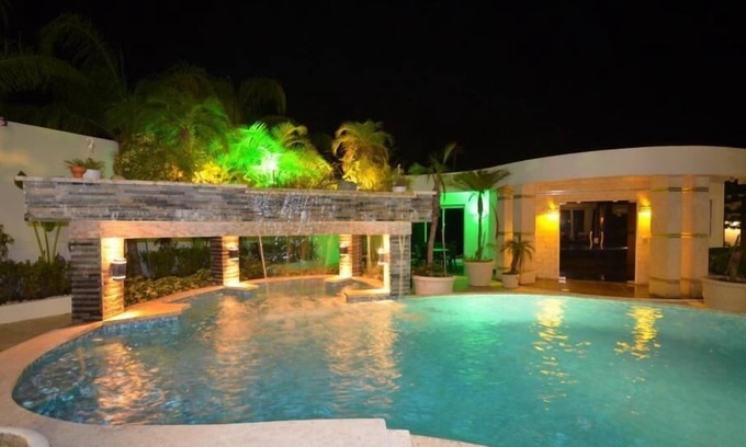 Villas Ana Maria Villa | Villa de lujo de primera clase con piscina en el corazón de Sosua, 7 dormitorios / 7 baños