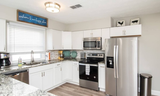 Dayton Casa | Top Dayton Listing! 5 min to WPAFB, AF Museum, UD!