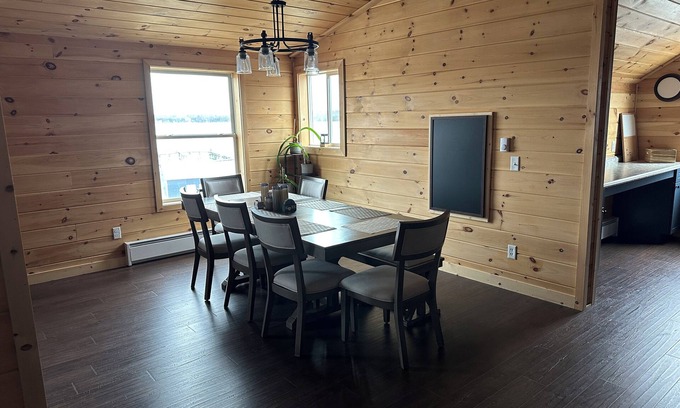 Beaver Island Apartamento | Top Deck!! Beaver Island Harbor view.