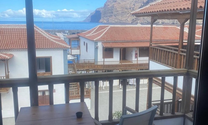 Los Gigantes Apartamento | Top location. Apartment with sea view 2 minutes to the beach and marina.