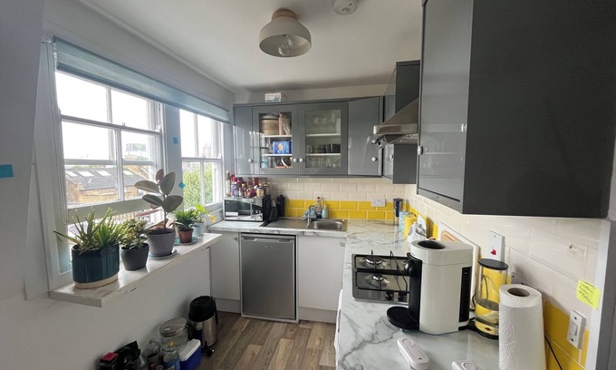 St. Helen's Apartamento | Top Floor 1BD Flat with Balcony - Ladbroke Grove