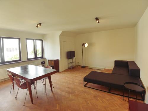 Rijsenbergwijk Apartamento | Top floor apartment at Saint Peters Station