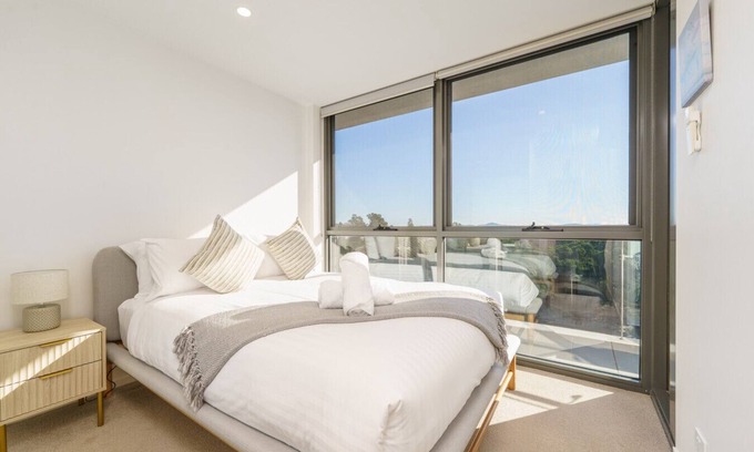 Phillip Apartamento | Top-Floor Apartment Near Shops and Arboretum views