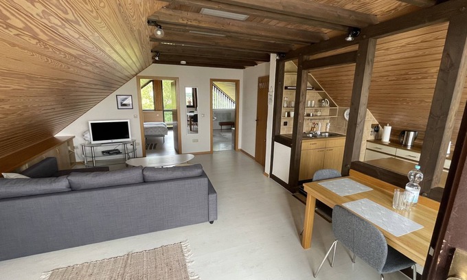 Durrholz Apartamento | Top floor apartment with views over the fields