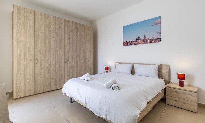Marsaxlokk Apartamento | Top floor apt - Minutes walk to the seafront