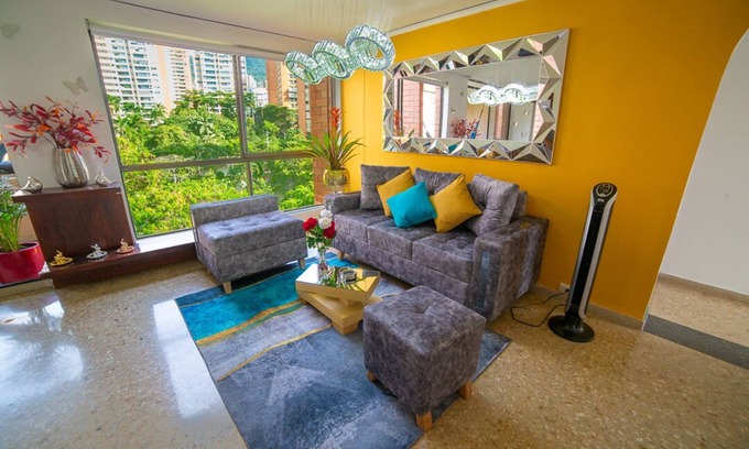 Guayabal Apartamento | Top floor apt w/Balcony in El Poblado, 1 minute walk to SantaFe Mall!!