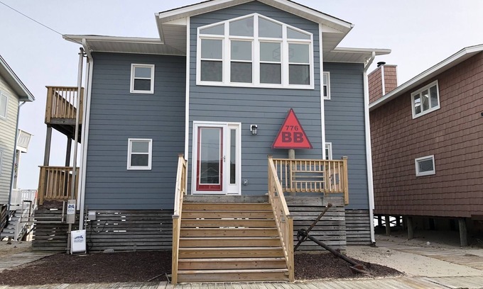 Buckroe Beach Casa | Top floor beach house rental located at Buckroe Beach