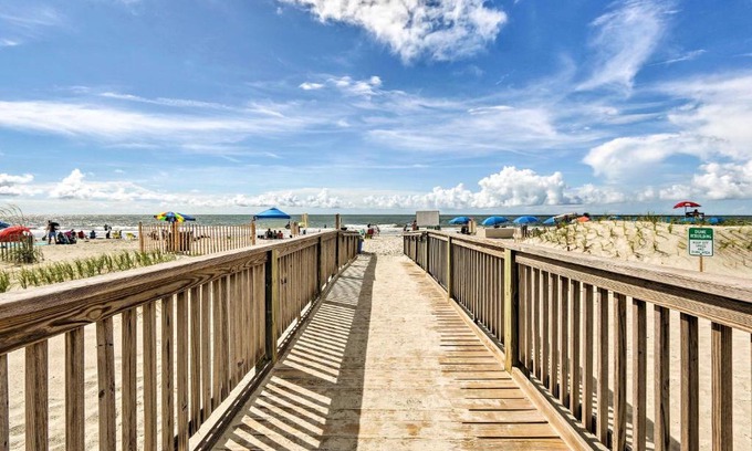 Folly Field Apartamento | Top-Floor Condo with Ocean Views in Hilton Head!