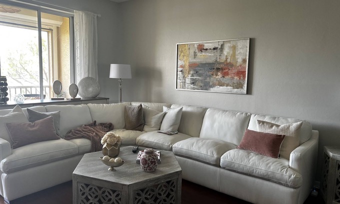 Heritage Palms Condominio | Top floor condo feels like paradise ! Apil 2024 available!