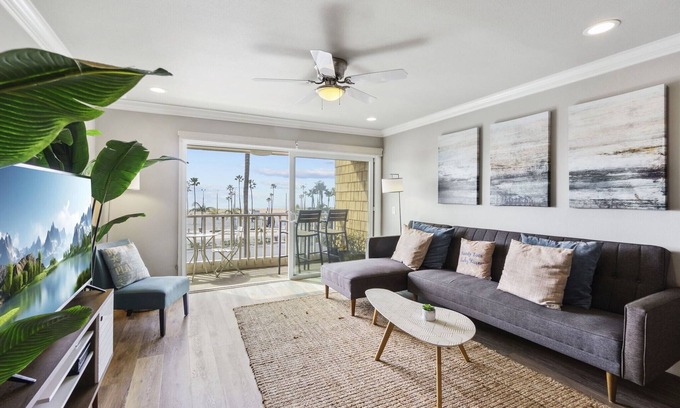 Newport Beach Condominio | Top floor condo overlooking the ocean