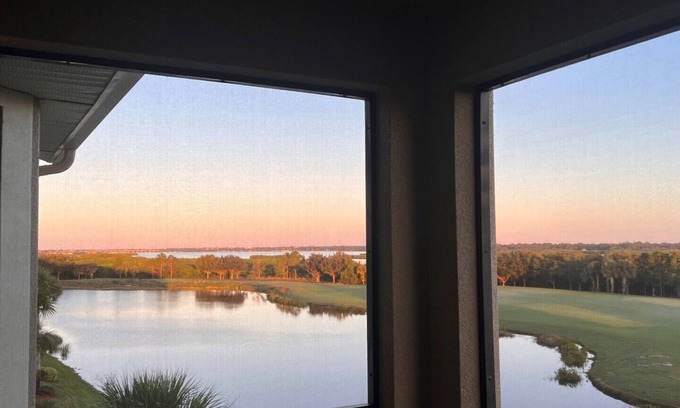 Bradenton Condominio | TOP FLOOR CORNER CONDO