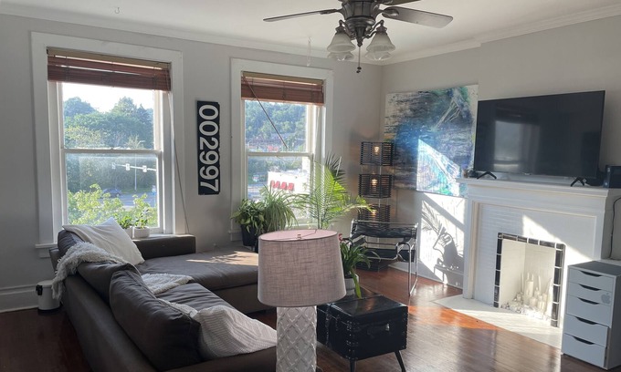 Carnegie Condominio | Top floor, Corner Unit Condo in Historic Building Downtown Carnegie