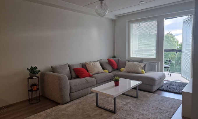 Aviapolis Apartamento | Top Floor Cozy 1-Bedroom Apartment in Vantaa with Close to the Airport