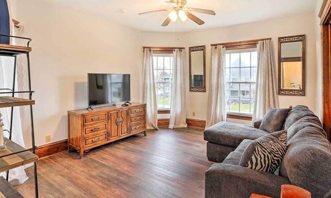 Lorain Apartamento | Top-floor Lake Erie Apartment: Walk to Lakefront!