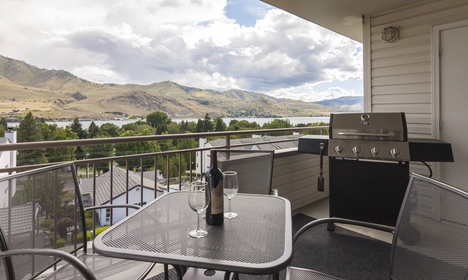 Chelan Condominio | Unidad de vista superior del lago piso. A poca distancia de la ciudad y el lago. Piscina compartida y jacuzzi