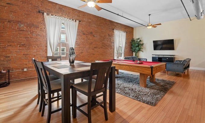 Wholesale District Apartamento | Top Floor Loft in Downtown Indianapolis!!!