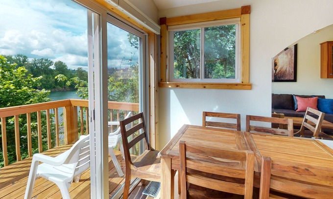 Oak Grove Casa | Top-floor of riverfront home w/ wraparound deck, free WiFi, & great location