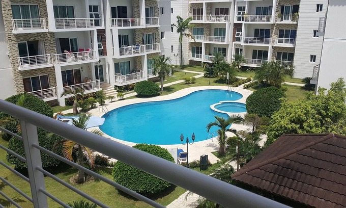 La Esplanada Apartamento | Top-floor quiet condo with large pool and garden near everything, BBQ/WiFI/TV