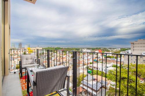 Díaz Ordaz Casa | Top Floor Skyline 2BR in Versalles