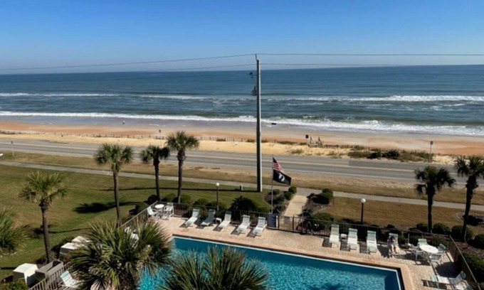 Ormond Beach Condominio | TOP FLOOR Spectacular Ocean and Pool View Condo