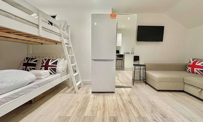 Earlsfield Apartamento | Top-floor studio next to station