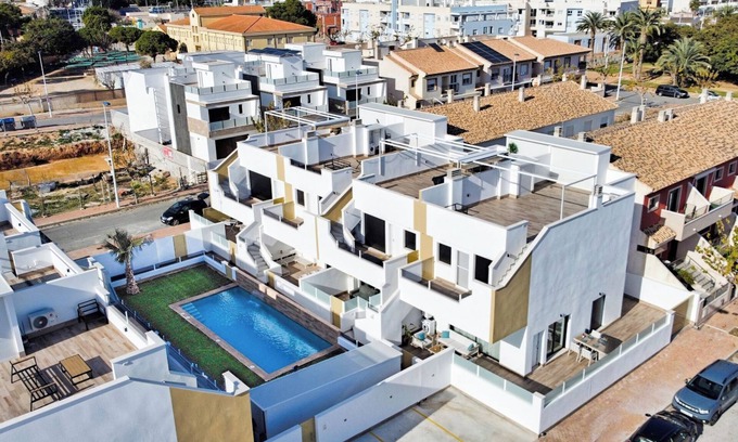 Los Imbernones Apartamento | Top location! Stylish & sunny corner apartment near beach, nature & conviviality