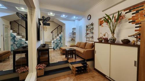 Old Quarter Casa | Top Location 3-4-5 Bedrooms House in Centre of Ha Noi - Clean, Cozy and Private - THE TOURNESOL