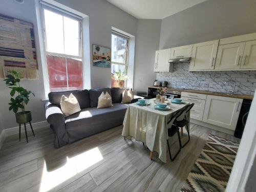 Victorian Quarter Apartamento | Top Location - Newly Refurbed 2BD Sleeps 6 W Loft