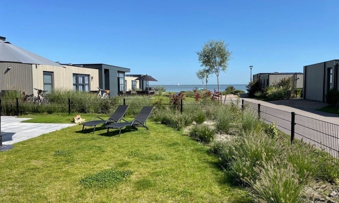 Enkhuizen Casa | Top-modernes Chalet Windrose mit Großem, Eingezäuntem Garten am Ijsselmeer