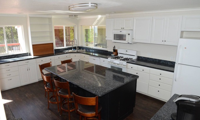 Willits Casa | TOP of PINE Mountain! 270 view 3-bed house at mouth of the Russian River Wifi AC