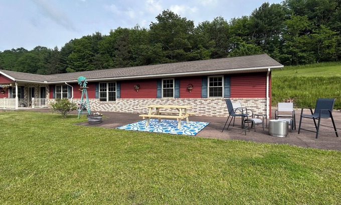 Meyersdale Casa | Top of the GAP guesthouse on the Eastern Continental Divide.