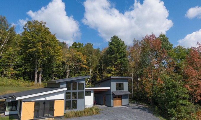 Warren Casa | Top of the Hill Modern Retreat