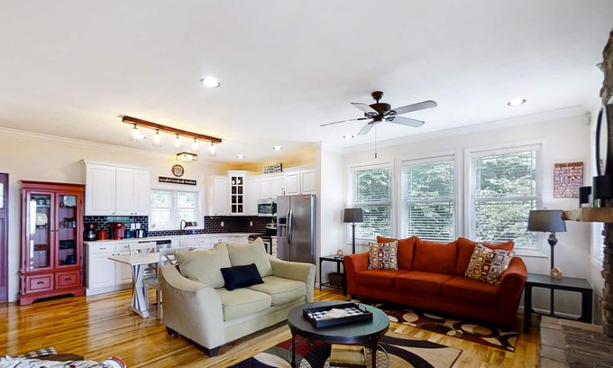 New Tazewell Cabina | Top-of-the-mountain retreat with lake and mountain views, central AC & W/D
