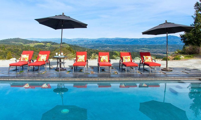 Healdsburg Casa | Top Of The Creek Mundial seco Vistas con bañera de hidromasaje y piscina nueva y Juego de Pelota de Bochas!