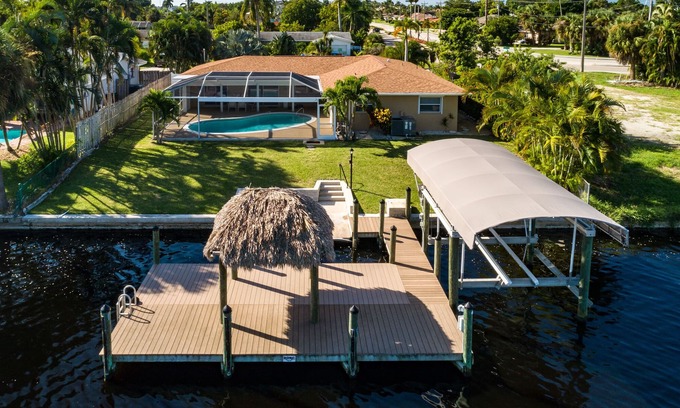 Yacht Club Casa | ¡NUEVO LISTADO! Hermosa villa con acceso al Golfo 4BR con piscina, muelle, cabaña tiki - Yacht Club