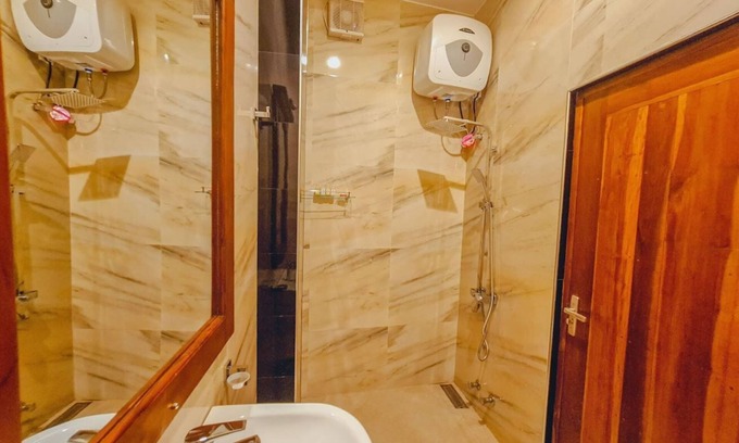 Nuwara Eliya Apartamento | TOP RICH HOTEL- Family Room, Lake View #1