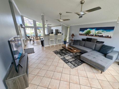 Waianae Casa | Top Spots Paradise Getaway 2 Min From Beach!