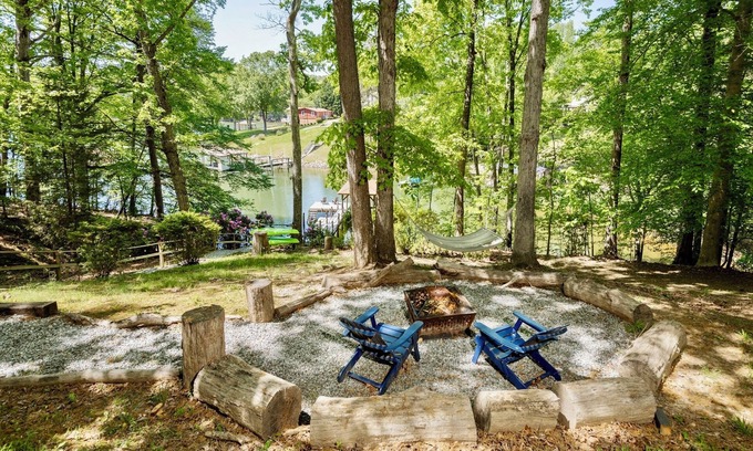 Troutman Cabaña | Top Water Perch- Lake Norman,Waterfront,Private Dock,Fire Pit,Kayaks,Sleeps 8