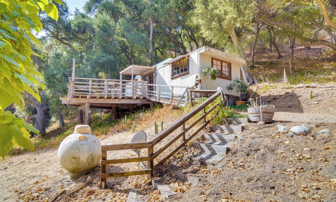 Topanga Cabina | Topanga Canyon Rustic Treetop Trailer on 16 Acres!